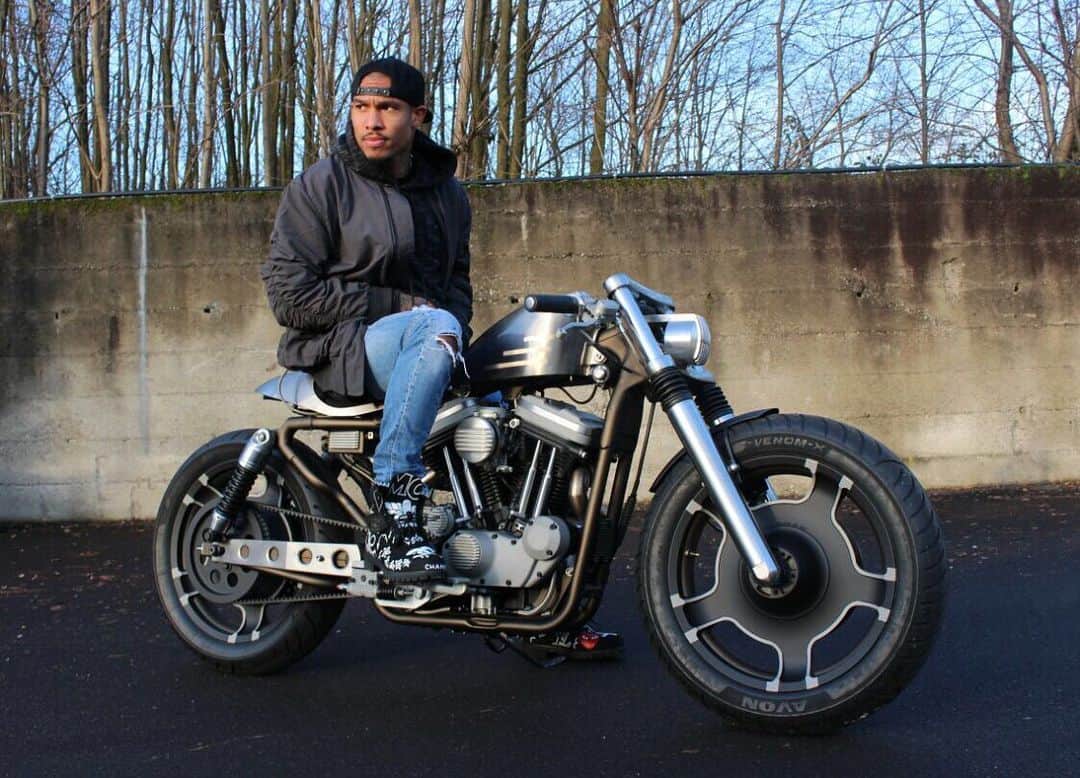 ナイジェル・デ・ヨングのインスタグラム：「#tbt with my Custom 1995 Harley Davidson XL1450 “ZEPHYR” - Will be reunited soon. ⚡️ #BullCycles」