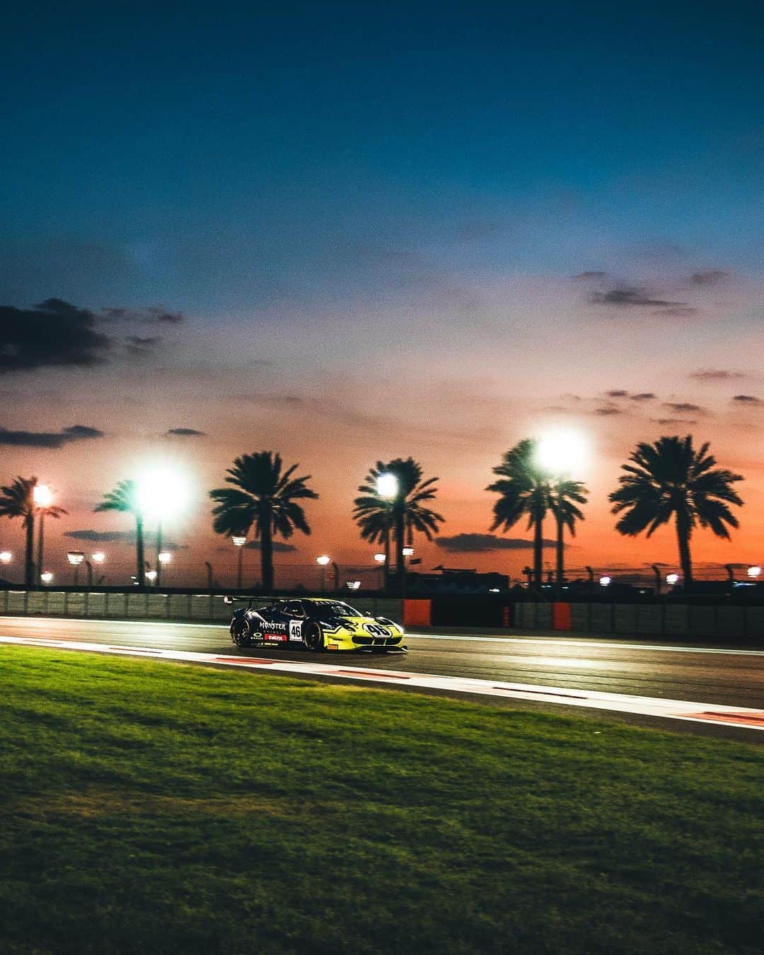 バレンティーノ・ロッシさんのインスタグラム写真 - (バレンティーノ・ロッシInstagram)「Gulf 12 hours start now at Yas Marina Circuit 🏁  Thursday FP1 📸 @camilss」12月13日 4時08分 - valeyellow46