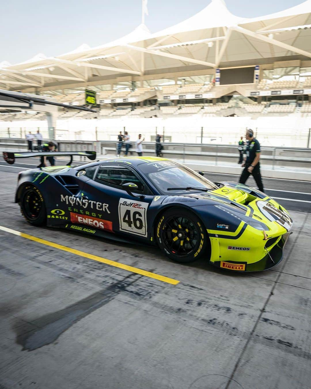 バレンティーノ・ロッシさんのインスタグラム写真 - (バレンティーノ・ロッシInstagram)「Gulf 12 hours start now at Yas Marina Circuit 🏁  Thursday FP1 📸 @camilss」12月13日 4時08分 - valeyellow46