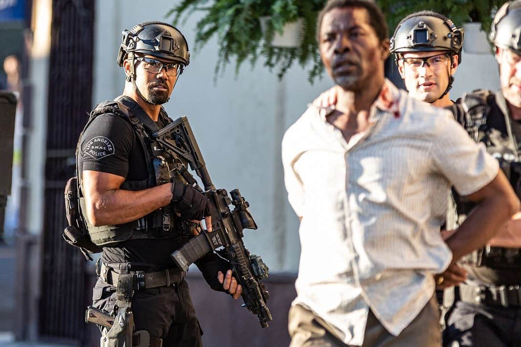 シェマー・ムーアさんのインスタグラム写真 - (シェマー・ムーアInstagram)「Thank you to all my Homies, Fans, n Baby Girls for tuning to last nights Mid Season Finale of #swat ... “MONSTER” 😡💣🔥 Thank you for your continued support.... We’ll see you back on screen WED, JAN 15th 10/9c」12月13日 4時20分 - shemarfmoore