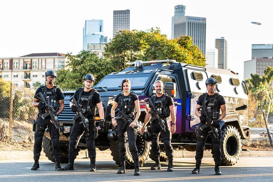 シェマー・ムーアさんのインスタグラム写真 - (シェマー・ムーアInstagram)「Thank you to all my Homies, Fans, n Baby Girls for tuning to last nights Mid Season Finale of #swat ... “MONSTER” 😡💣🔥 Thank you for your continued support.... We’ll see you back on screen WED, JAN 15th 10/9c」12月13日 4時20分 - shemarfmoore