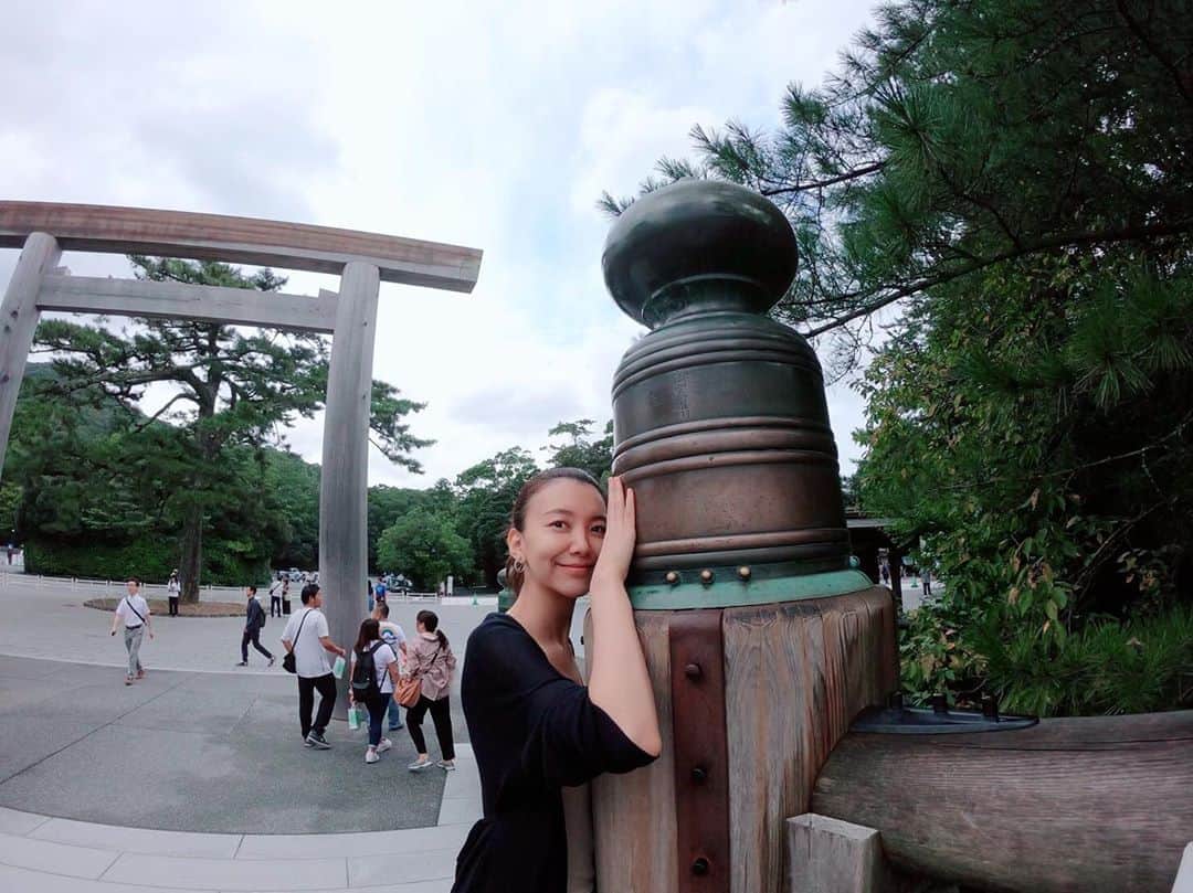 大出千尋のインスタグラム：「. 伊勢神宮の内宮を、早起きして、早朝参りをしてきました✨ . 朝一の神社は、とても清々しい空気で人も少なくて気持ちよかったです⛩✨ . #伊勢神宮#内宮#三重」