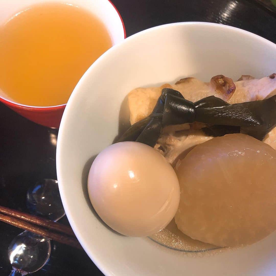 阿部洋子さんのインスタグラム写真 - (阿部洋子Instagram)「🍢 おうちでおでん。 だし割りが美味い～ #おうちごはん #おでん #だし割り #sake」12月12日 19時42分 - hirocoring