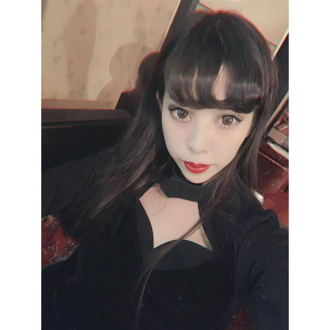 中川ジュリアのインスタグラム：「自撮り全然出来なくなった難しい👀髪染めたいな」