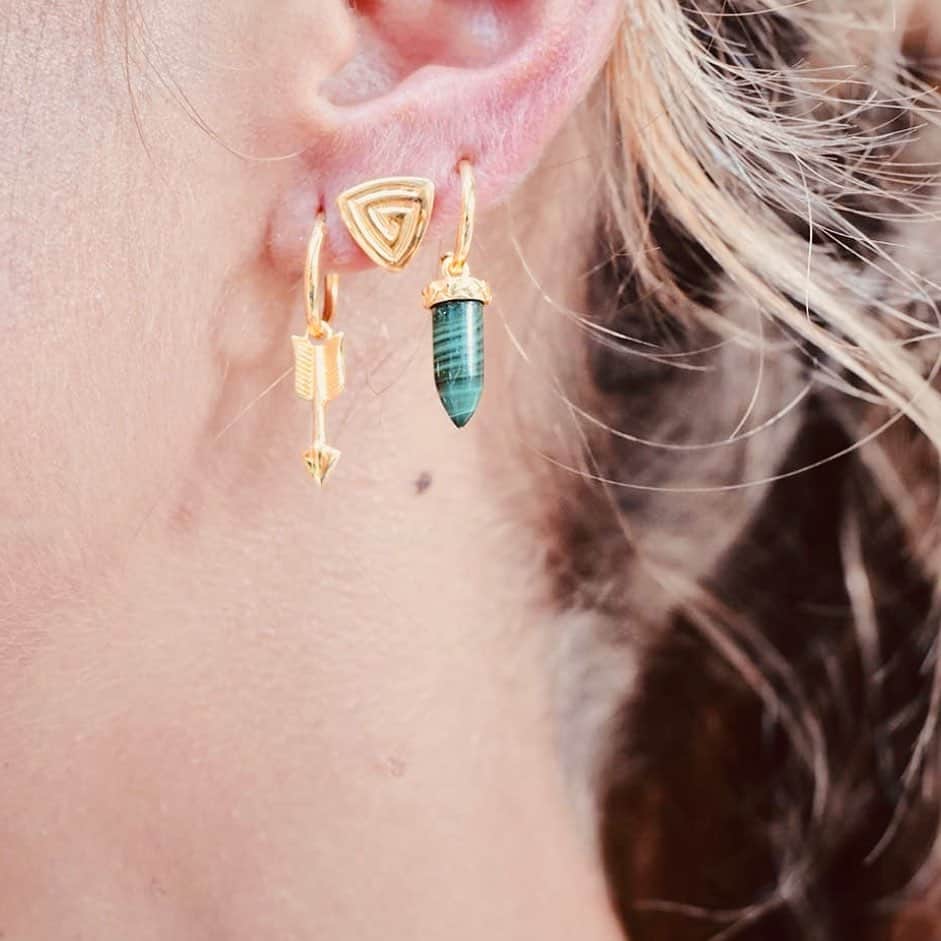 アズニさんのインスタグラム写真 - (アズニInstagram)「Earrings really do make the easiest to please gift - so easy to wear and really one size fits all (if you’ve got your ears pierced 😜). Shop earring with Azuni!  https://azuni.co.uk/discover-british-designer-earrings  #easygifts #jewellerygifts #bestjewelrygifts #bestjewellerygifts #jewelleryforchristmas #jewelleryforchristmasgift」12月12日 19時57分 - azunilondon