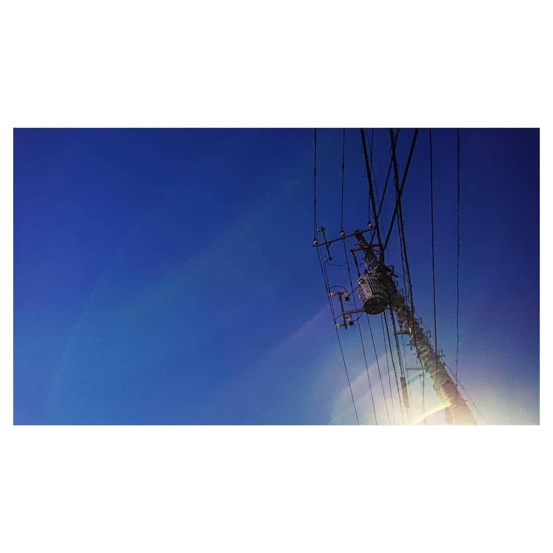 花村怜美さんのインスタグラム写真 - (花村怜美Instagram)「#空 #夕空 #電柱 #電線 #光 #自然 #景色 #風景 #sky #skystagram #bluesky #nature #japan」12月12日 20時10分 - satomi_hanamura
