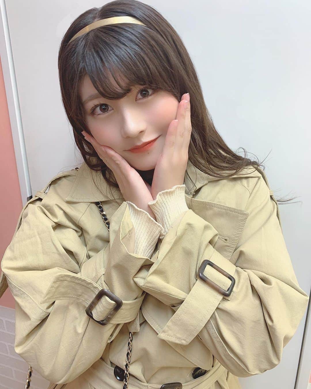 ちとせよしのさんのインスタグラム写真 - (ちとせよしのInstagram)「今日は珍しく髪下ろしてました︎︎︎︎🌷 コートはBEEP(@beep_ss)さん︎︎︎︎☺︎ ･ ･ ･ #selfie #code #fashion #beep #セルフィー #冬コーデ #コート #トレンチコート」12月12日 20時03分 - chitose_yoshino