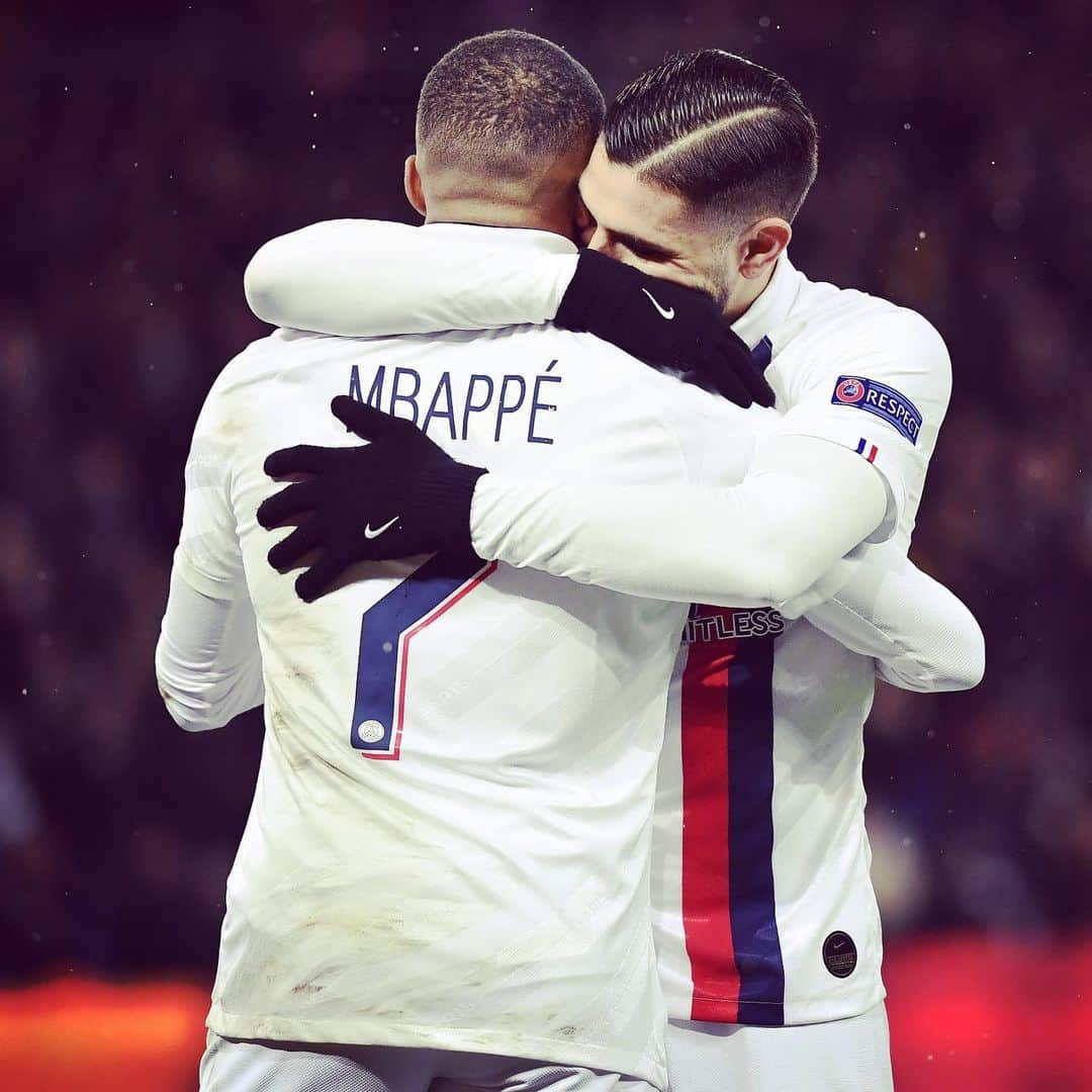 マウロ・イカルディさんのインスタグラム写真 - (マウロ・イカルディInstagram)「Bonjour Paris 🔴🔵 incroyable soirée des @championsleague 👏 @psg @k.mbappe」12月12日 20時17分 - mauroicardi