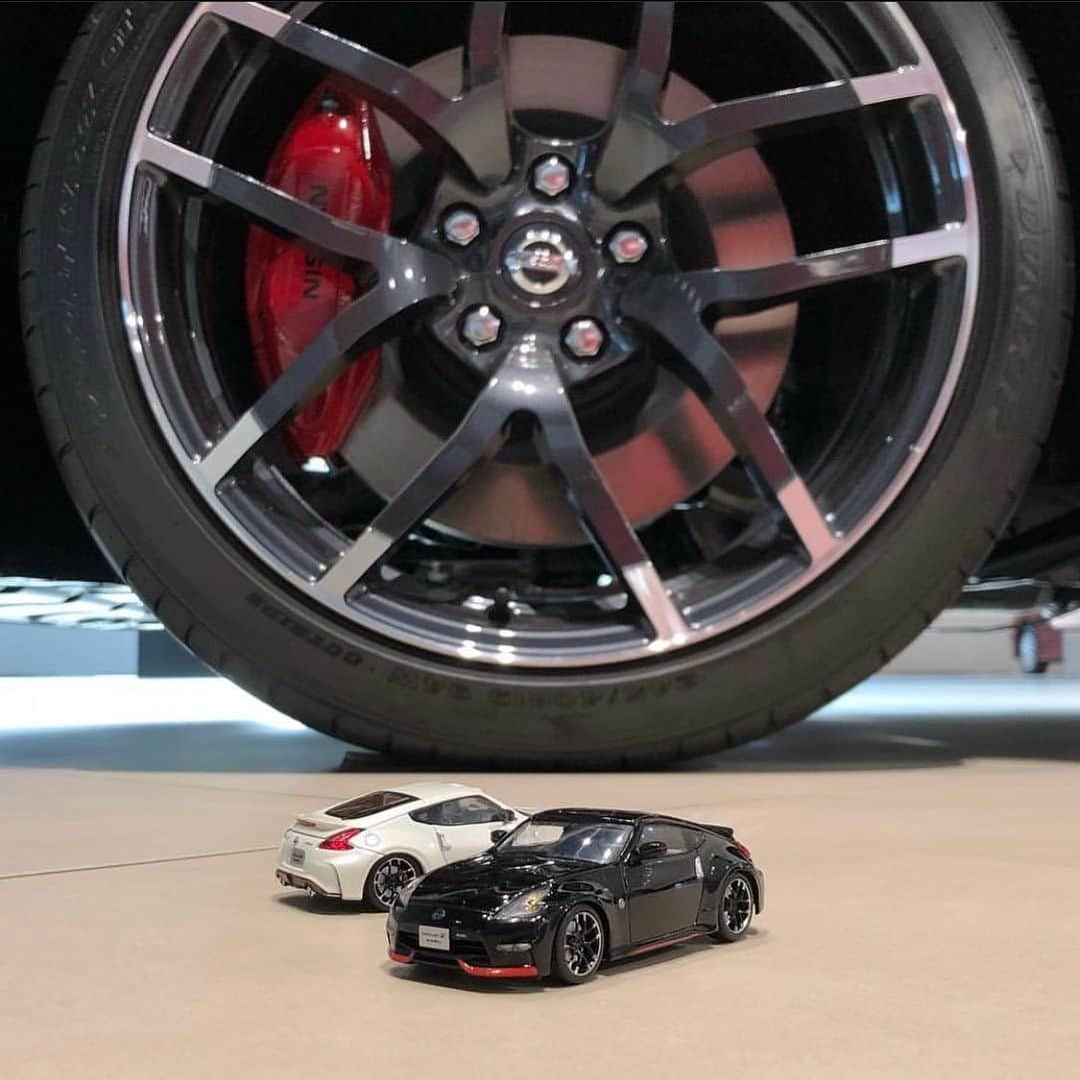 kyosho_official_minicar toysさんのインスタグラム写真 - (kyosho_official_minicar toysInstagram)「. 1:43 DieCast Model Nissan Fairlady Z (Z34) nismo  No.KS03666BK Black No.KS03666W white  #kyosho #nissan #fairladyz #fairlady #z34 #nismo #minicar #diecastcars #instacar #motorsport #zlife #stance #sema #japancar #luxurycar #luxury #rays #carcollection #フェアレディz #日産 #ニッサン #ニスモ #ミニカー #jdm #hypercar #amazingcar #boosted_cars  www.kyosho.com」12月12日 20時32分 - kyosho_official_minicar_toys