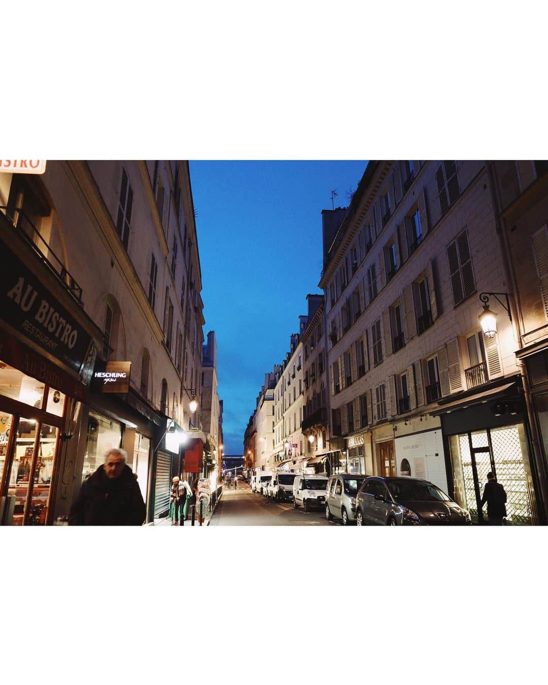 高山都さんのインスタグラム写真 - (高山都Instagram)「観覧車に惹かれて、地図も見ずに歩いてったら、誰もいない遊園地にたどり着いた。 朝が広がっていく様子が美しかったパリ3日目。 #都の旅の記録　#Paris」12月12日 20時34分 - miyare38