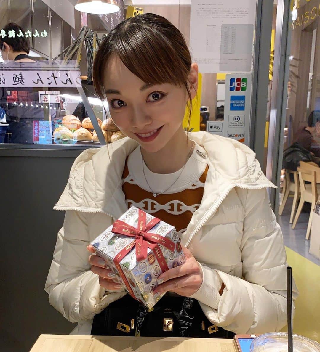 上野水香さんのインスタグラム写真 - (上野水香Instagram)「少し早めの#誕プレ 🎁ありがとう(*´-`) @mayumin.nishimura 💕 #ディプティック の#カルーセル 。。合うキャンドル🕯と合わせたいな。 綺麗な#満月 🌕に癒される夜。 すっごく綺麗です。」12月12日 20時35分 - mizukaueno