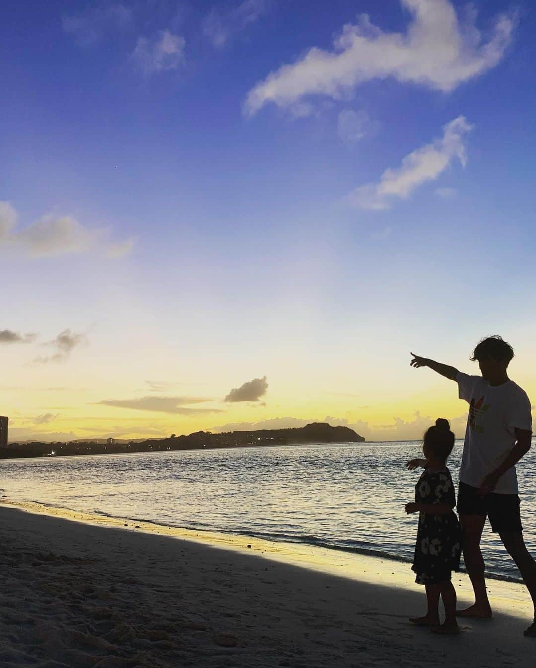 山下達也さんのインスタグラム写真 - (山下達也Instagram)「グアム旅行もあと1日。  #雨上がり最高の青空 #グアムで買ったアディダスT #2xo #だいぶばえてるわ #インスタグラマーっぽい写真笑 #おじさん頑張るよ #明日は朝から愉快な兄弟に会う予定」12月12日 20時39分 - yamagozero