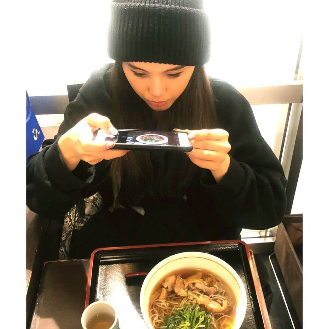 Beverlyさんのインスタグラム写真 - (BeverlyInstagram)「Me and my phone’s relationship. We’re always together. Through selfies and food. 😂 #Beverly #ビバリー」12月12日 20時42分 - beverly_official_