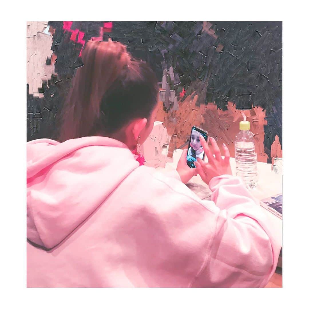Beverlyさんのインスタグラム写真 - (BeverlyInstagram)「Me and my phone’s relationship. We’re always together. Through selfies and food. 😂 #Beverly #ビバリー」12月12日 20時42分 - beverly_official_