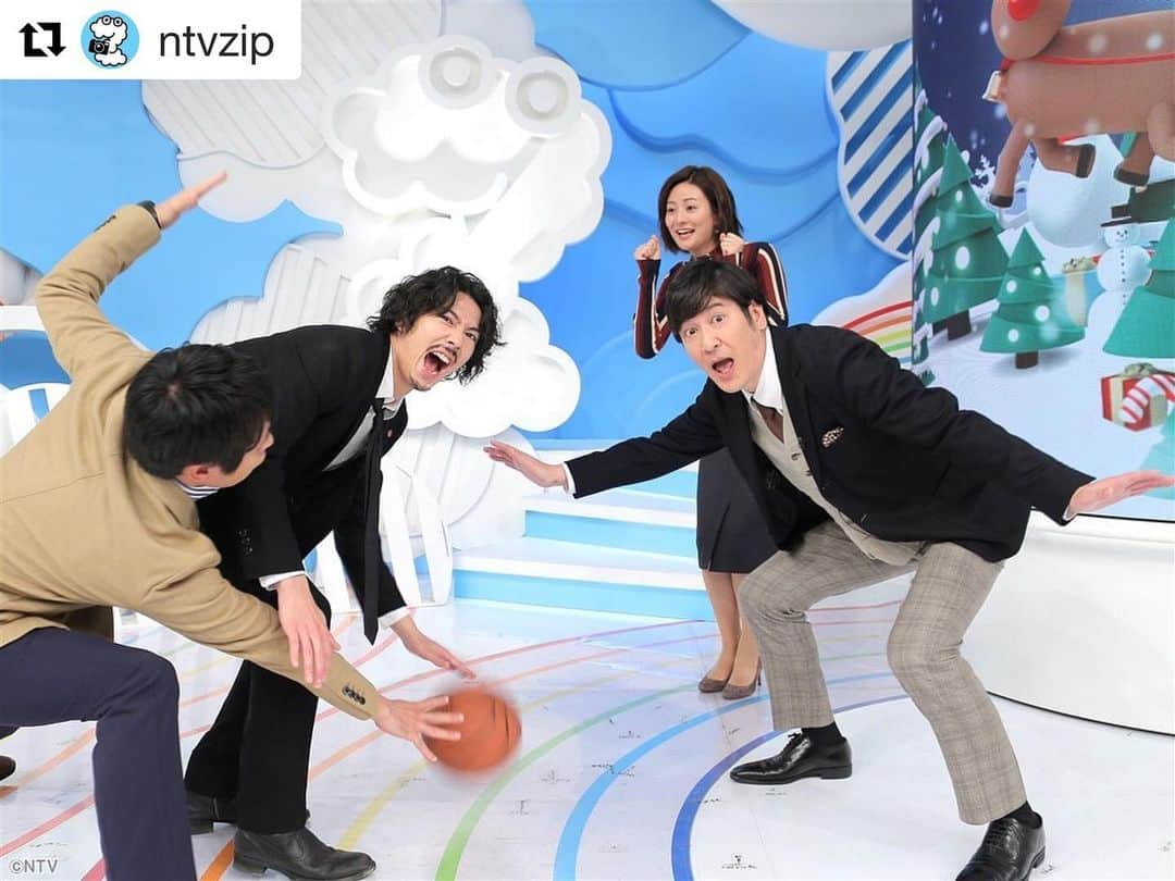 【公式】ニッポンノワール-刑事Yの反乱-のインスタグラム：「⛹️‍♂️⛹️‍♀️🏀 ありがとうございました🤲 @ntvzip ・・・ 🏀バスケ歴10年以上という賀来さんの背中⛹🏻‍♂️👀桝アナには、見えたのでしょうか❓ ☀️賀来さん、朝早くからありがとうございました🤗 . #日曜よる10時半 「#ニッポンノワール -刑事Yの反乱-」 #賀来賢人 #毎週日曜はノワールナイト🌑 次回…#最終回 . #田中直樹 #桝太一 #徳島えりか #ZIP!」