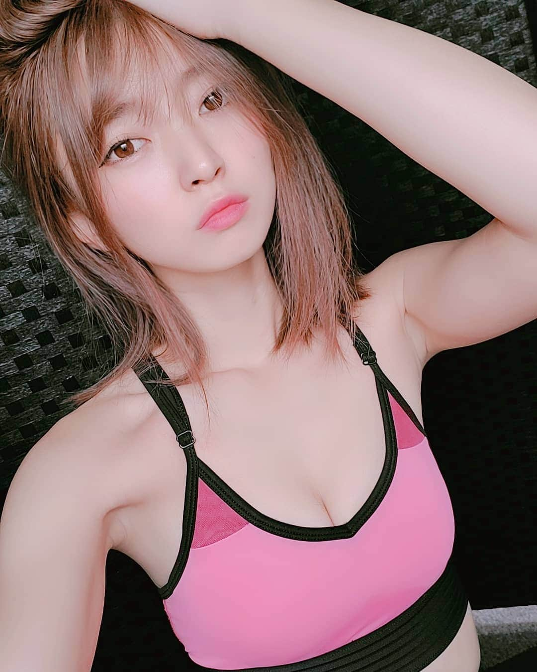 宮越愛恵さんのインスタグラム写真 - (宮越愛恵Instagram)「昨日は @acfit_official でトレーニング💪💪 筋肉痛の嵐です😎✨ 今回の身体作りはけっこー本気で、 ご飯も気をつけてるよ😭 自分で決めたことやけど、ご飯気をつけるの むずかしいーーー😂😂 でも良い身体手に入れたいから 頑張るっっ(ง •̀_•́)ง . . . . . #iral #training #トレーニング #acFit #安いジム #腹筋 #腹筋女子 #美尻 #美脚 #gym #fitness #筋肉 #美人 #痩せ #筋肉女子 #体幹 #fitnessgirl #ヒップアップ #引き締め #workout #モデル」12月12日 21時01分 - mana.chun