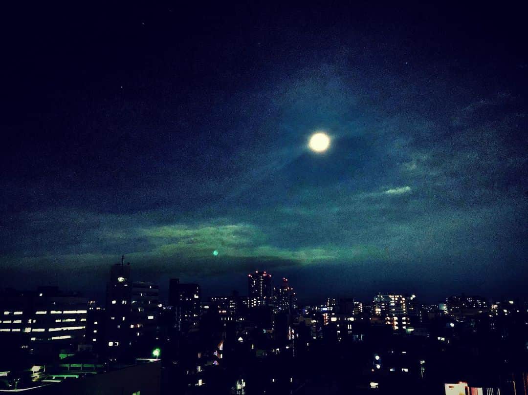 小西遼生さんのインスタグラム写真 - (小西遼生Instagram)「今宵の満月は今年最後だそうで。 見上げてごらん夜の月を。 見上げてごらん夜の和樹を。 #coldmoon  #フランケンシュタイン #加藤和樹 #月を見たら #怪物に変身します」12月12日 21時12分 - ryosei_konishi_official