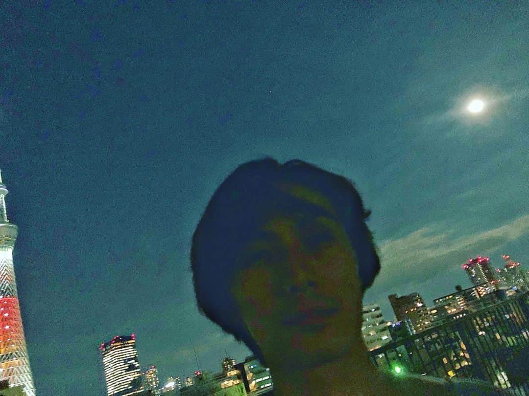 小西遼生さんのインスタグラム写真 - (小西遼生Instagram)「今宵の満月は今年最後だそうで。 見上げてごらん夜の月を。 見上げてごらん夜の和樹を。 #coldmoon  #フランケンシュタイン #加藤和樹 #月を見たら #怪物に変身します」12月12日 21時12分 - ryosei_konishi_official