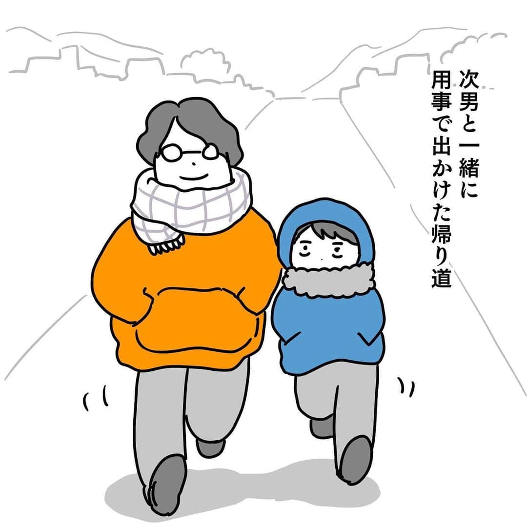 やまもとのインスタグラム：「寒い日に暖かい格好をしている小さい子たちはほんとうに可愛らしいですね⛄️ ※ブログ再掲 #次男#小4 #ちびちゃん #漫画 #絵日記 気がつけば前回の投稿からまた時間が開いてしまっていました。 寒くなったり暖かくなったりですね、みなさまどうぞご自愛ください🧣🧤🧶」