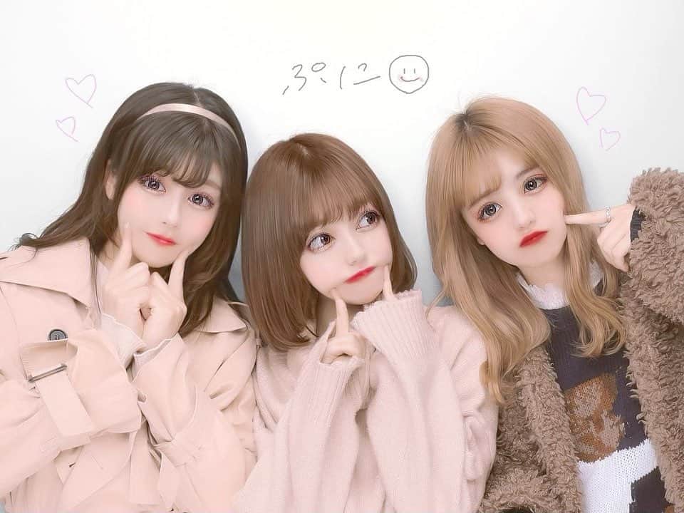 のインスタグラム：「今日はお泊まりday︎︎︎︎☺︎ 2人がうちに来ております🐻 ･ ･ ･ #プリクラ #プリント倶楽部 #melulu #メルル」