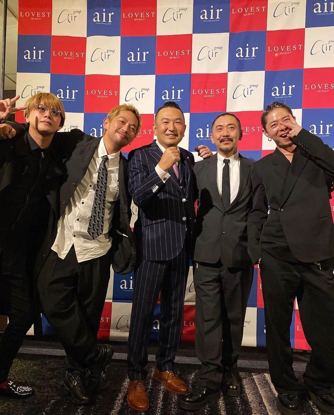 朝日光輝さんのインスタグラム写真 - (朝日光輝Instagram)「昨日の✨air 創立20周年 party✨  おめでとう㊗️ございました🤗 * * * * * * * #air#lovest#ヘアーサロン#美容院#美容室#美容師#ヘアメイク#20周年#㊗️#おめでとうございます」12月12日 21時52分 - mitsuteru_asahi