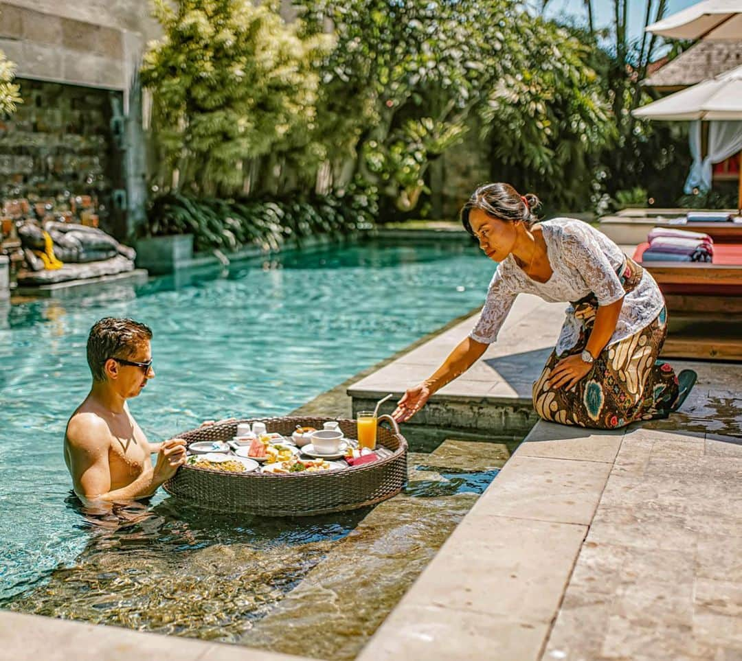 ホルヘ・ロレンソさんのインスタグラム写真 - (ホルヘ・ロレンソInstagram)「Bali, what else? ☕️😏 ————————————————————————🏠 @jossvillabali #bali #indonesia #floatingbreakfast #cafe #breakfast #qualitytime #morningcoffee #nasigoreng @puri_asia」12月12日 22時03分 - jorgelorenzo99