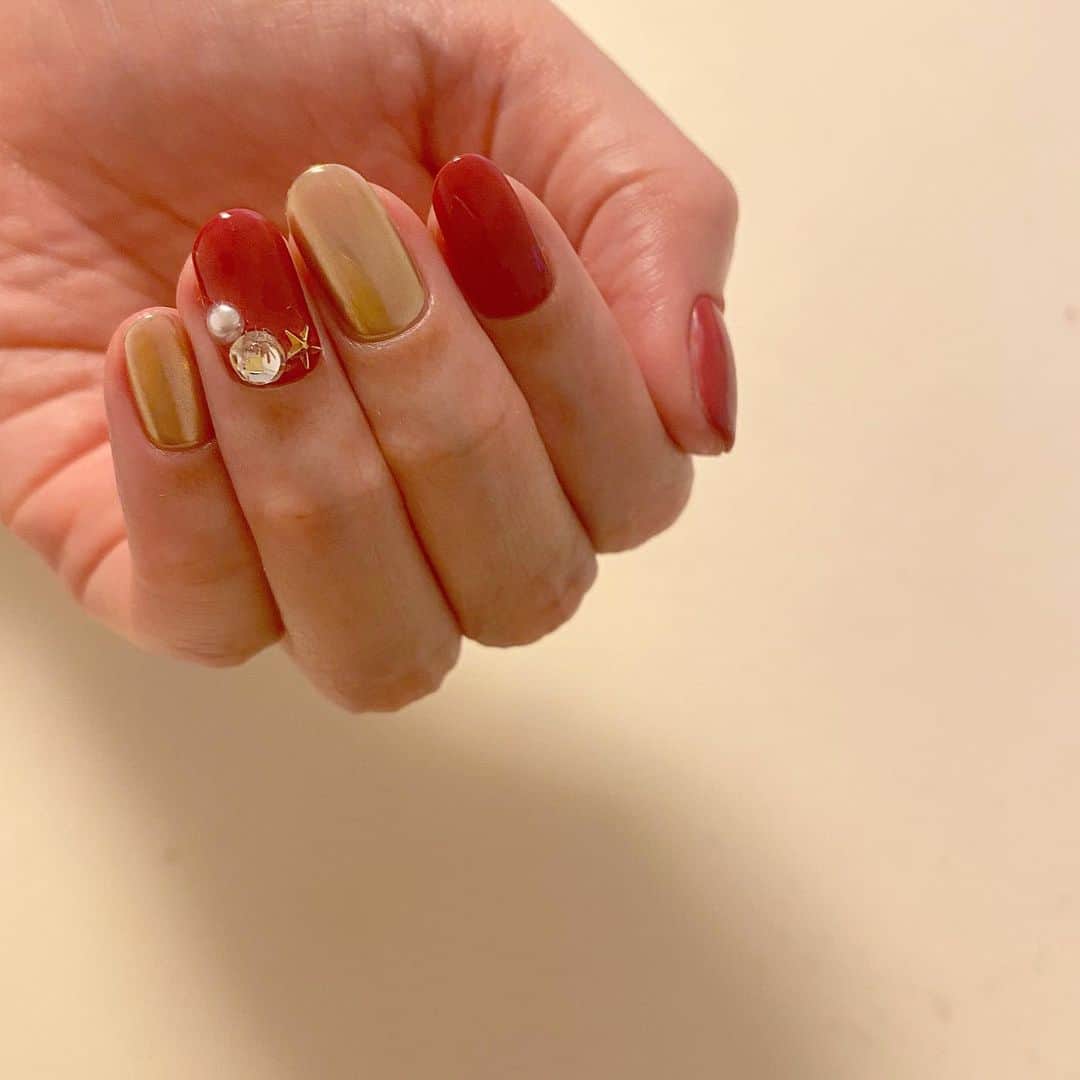 のインスタグラム：「#christmas #クリスマスネイル #ネイル #nails #大人ネイル #シンプルネイル #stars #青山ネイルサロン #赤ネイル」