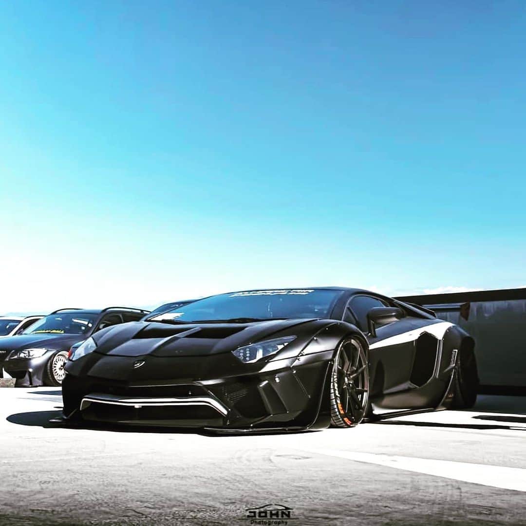 のインスタグラム：「Libertywalk自由に歩く！！！ LB★WORKS LIMITED EDITION LAMBORGHINI AVENTADOR😊 @libertywalkkato@lamborghini #libertywalk#libertywalkkato#lbworks#lbnation#lbperformance#widebody#limitededtion#supercar#lamborghiniaventador #スーパーカー#fiexhaust #airrexsuspension #drift#ltmw#goodwoodfos#東京オートサロン#大阪メッセ#essenmotorshow#semashow」