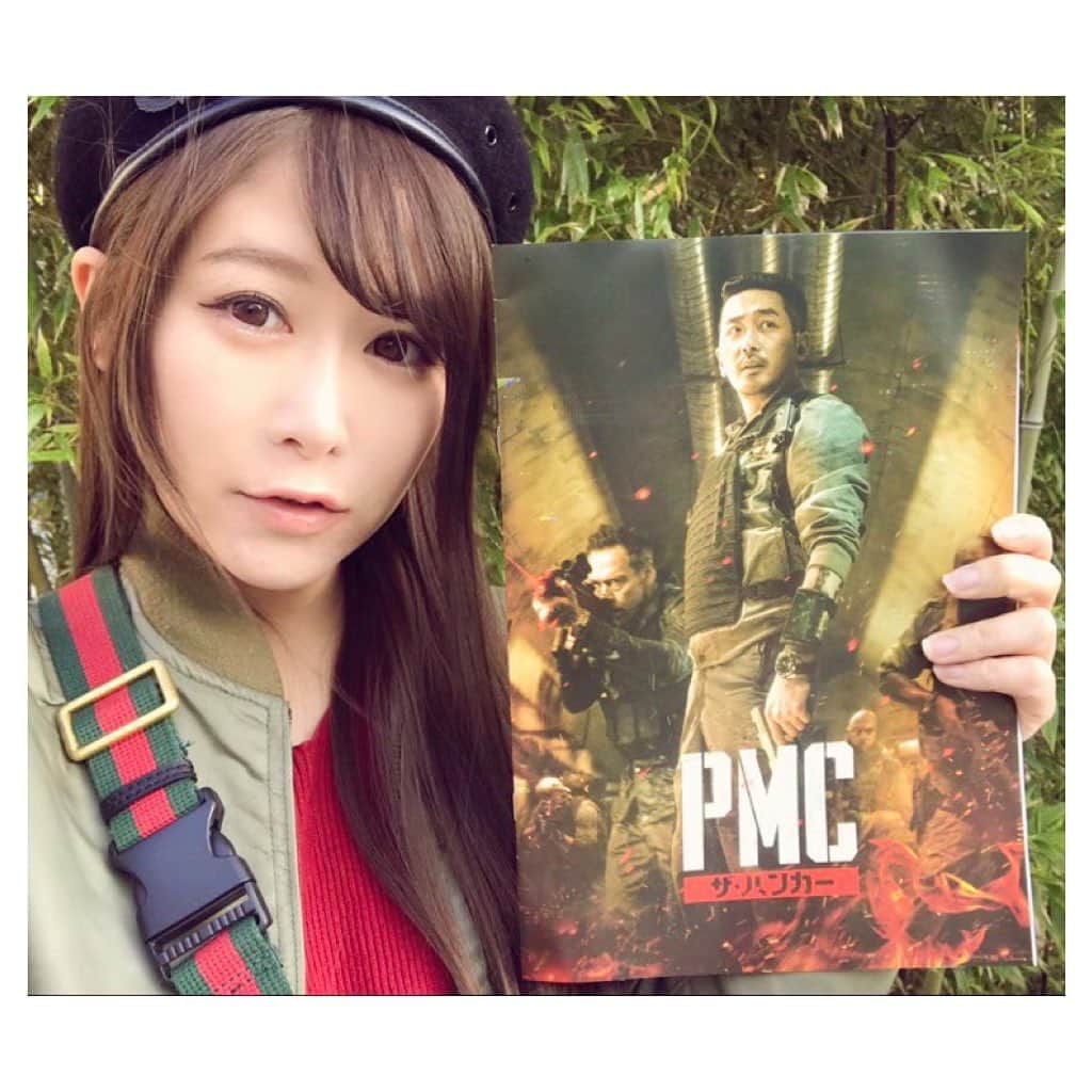 のインスタグラム：「. . . 2020年2月28日より日本公開💕(*´∀｀*) . . ミリタリーガンアクション 🔫 PMC ザ・バンカー 🔫の試写会に🎥 . . 一足お先に🌈ご招待頂き見てましたあああ . . #傭兵( #PMC )装備カジュアルで！！！！ めっちゃかっこよかったあああああ💜 . . 次のサバゲー の装備の参考にしよ〜\(//∇//)\ . . ガンアクションだけじゃなく家族愛に友情と💕 . . テンポよくて最後までガーっと魅入ってしまった💜 . . みんな是非是非ちぇっくしてええええ . . 🖤🖤🖤🖤PICCIOLINA☆SCHEDULE🖤🖤🖤🖤 . ■🔫ゲスト出演🔫サバゲーイベント■ 1月5日(木) 1周年記念イベント@H.E.A.D.S川越 . . 🖤🖤🖤🖤🖤🖤🖤🖤🖤🖤🖤🖤🖤🖤🖤🖤 🖤🖤🖤🖤 . . . 🌈ぴっちょりーな☆への仕事依頼🌈は株式会社ハローまで . . 🌈ぴっちょりーなYouTubeチャンネル🌈 週一💕配信中〜 . . 🌈ぴっちょりーなバイクアカウント🌈 @picciolina . . . . 🖤🖤🖤🖤🖤🖤🖤🖤🖤🖤🖤🖤🖤🖤🖤🖤🖤 🖤 .  #PMC더벙커 #takePoint #ハジョンウ #pmcザバンカー  #サバイバルゲーム  #airsoftgun#airsoftguns#ぴっちょりーな #piccholina #airgun#airsofting#airsoftwar#airsoftworld#airsoftgirl#airsoft#サバゲー#サバゲー女子#military」