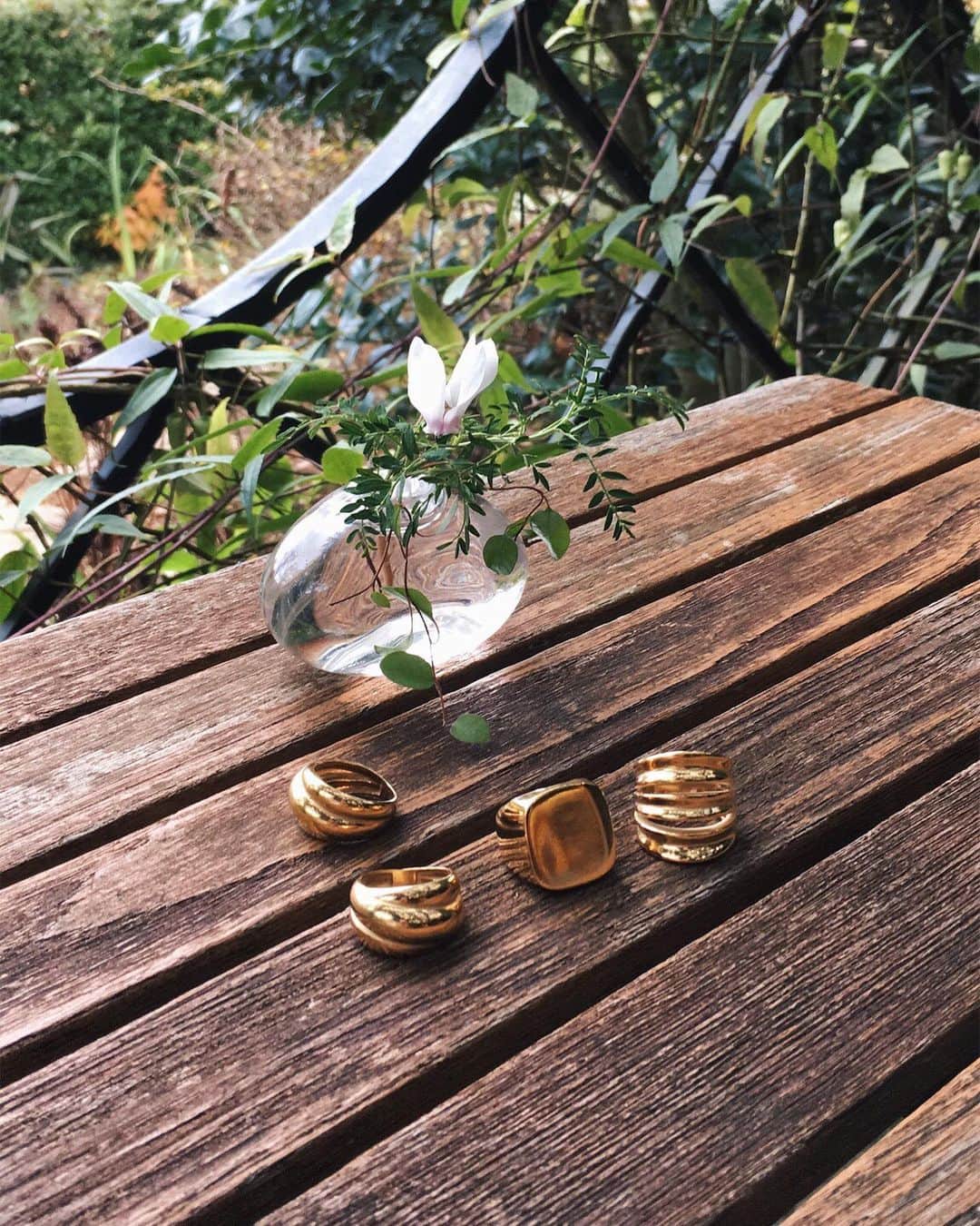 hanaのインスタグラム：「zara rings❄️ * 最近はZARAで お洋服は買わずにリングばかり。 ぽってりした つよそうなものが好みです。 #zara」