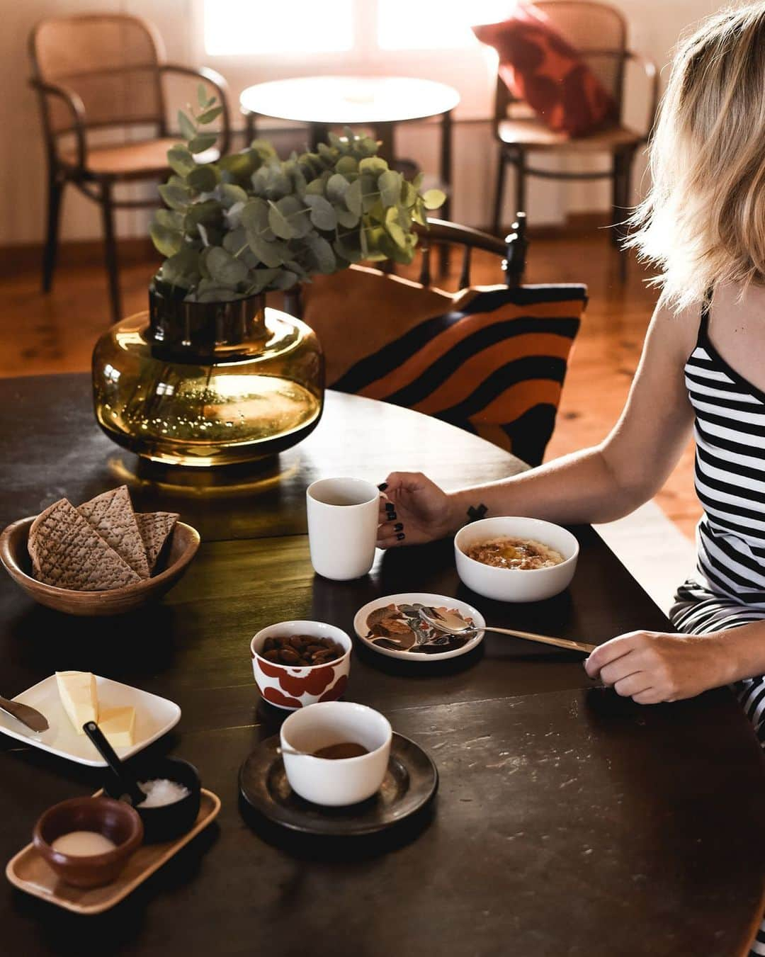 マリメッコさんのインスタグラム写真 - (マリメッコInstagram)「Create a beautiful table setting by mixing different shapes and patterns together, as the lovely @stellaharasek demonstrates here. Pick your favorites from our Oiva tableware collection, and pair them with your existing treasures.  #marimekko #oivamoment」12月12日 22時31分 - marimekko