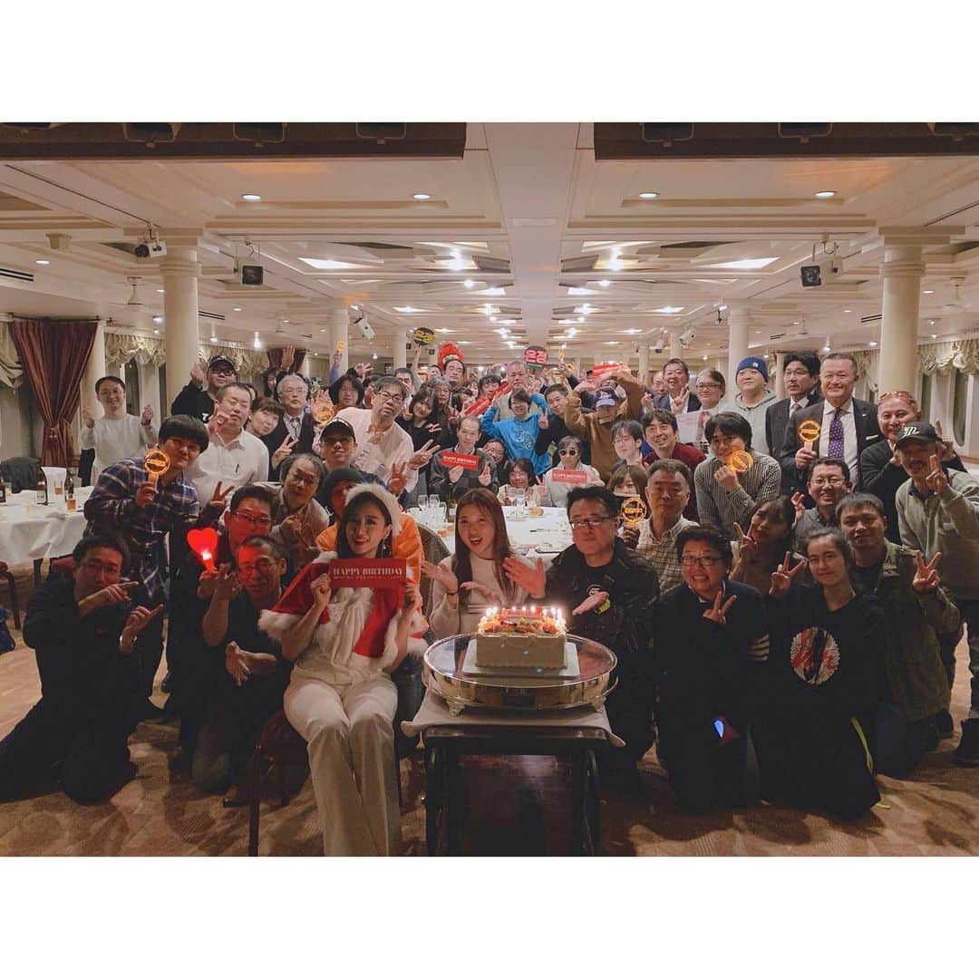のインスタグラム：「⠀ 今日最高の誕生日でした！ 皆さんと一緒に過ごして本当に嬉しいです🙂 明日大阪もよろしくね💕 Sweet Mateがいて本当に良かったです！ ‪ #ウンジョン #은정 #EunJung #SweetSnow‬」