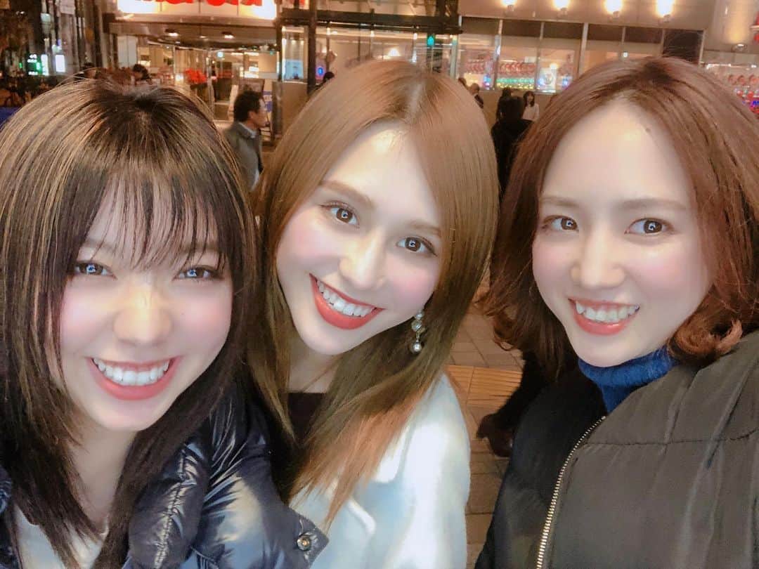 高島ゆみさんのインスタグラム写真 - (高島ゆみInstagram)「. . . 久々の呑み楽しかった🍺💓 . ももやんは禁酒らしくて ポテトフライばかり食べてた🍟w . もえはブラピのLiveいく人 見つからんくて焦ってた🎤w . . やっぱりたまには集まって こーやってお喋りせんとだね🥰 . 楽しすぎたよー❤️❤️ 今度はれーやんもね💪💕 . . . #関西#大阪#大阪ヘアサロン#大阪サロン#大阪サロモ#大阪サロンモデル#大阪モデル#大阪ハーフモデル#関西サロモ#関西サロンモデル#関西モデル#関西ハーフモデル#サロン撮影#撮影#カラー#サロンスタイル#ヘアアレンジ#ブライダルモデル#アパレルモデル#ロシア#ハーフ#フリーモデル#関西フリーモデル#インフルエンサー #얼스타그램#셀스타그램#패션스타그램#옷스타그램#뷰티스타그램#카페스타그램」12月12日 22時40分 - yumi_tksm