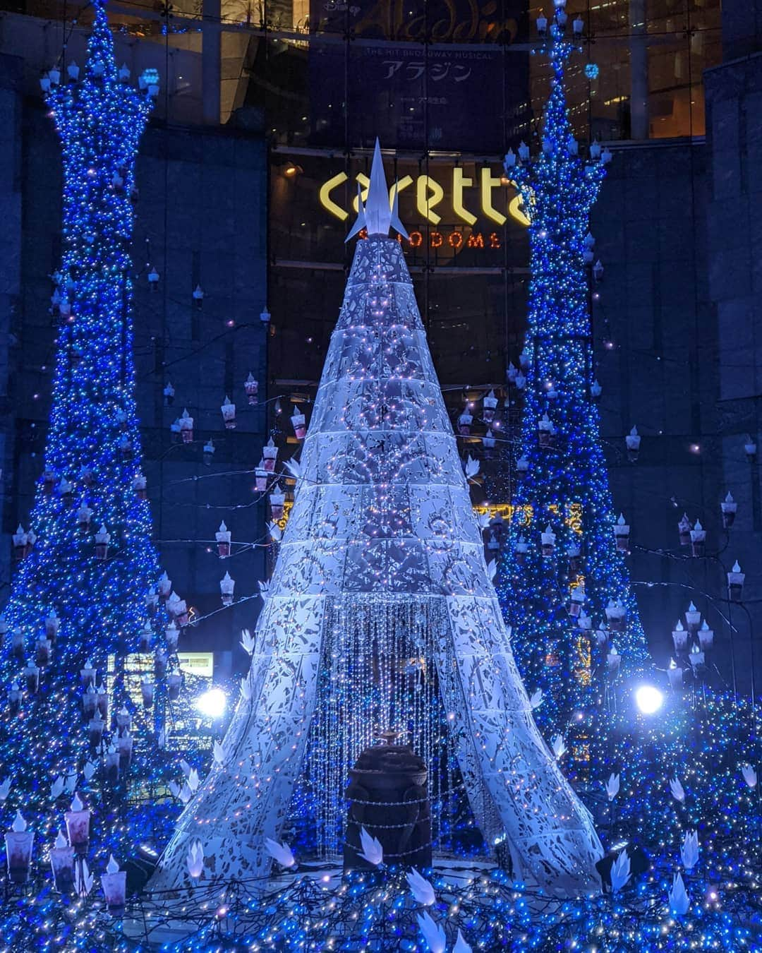 masayaさんのインスタグラム写真 - (masayaInstagram)「Caretta Illumination 2019 Tokyo カレッタ汐留 #pixelで撮影　 #googlepixel #googleのスマホ #tokyonightview #Tokyo #イルミネーション」12月12日 22時42分 - moonlightice