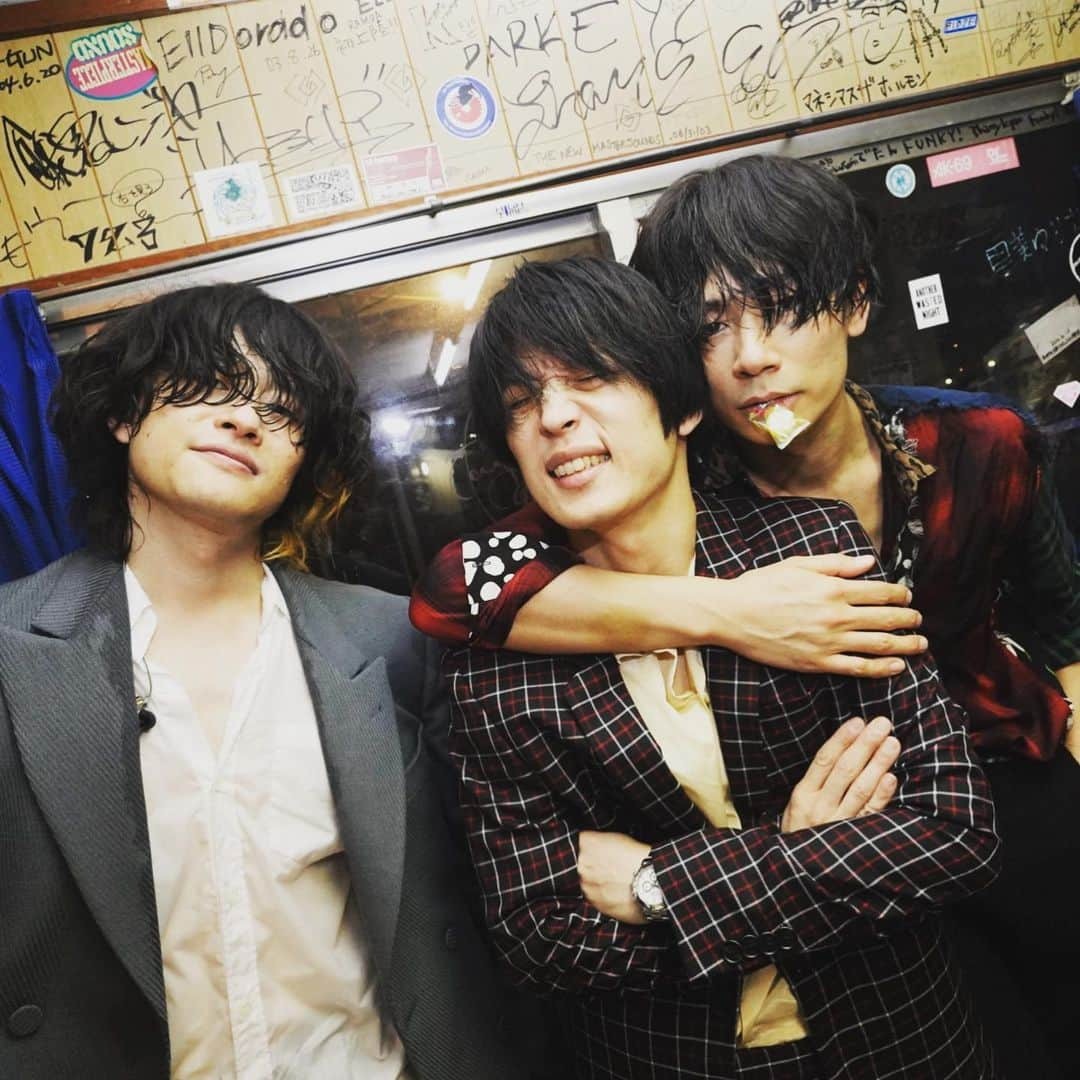 [ALEXANDROS]さんのインスタグラム写真 - ([ALEXANDROS]Instagram)「#白井眞輝生誕祭﻿ ﻿ ﻿ にーやん﻿ ﻿ #alexandros﻿ #vipツアー﻿ #九州﻿ #鹿児島﻿ #初上陸﻿ #9thanniv」12月12日 22時44分 - alexandros_official_insta