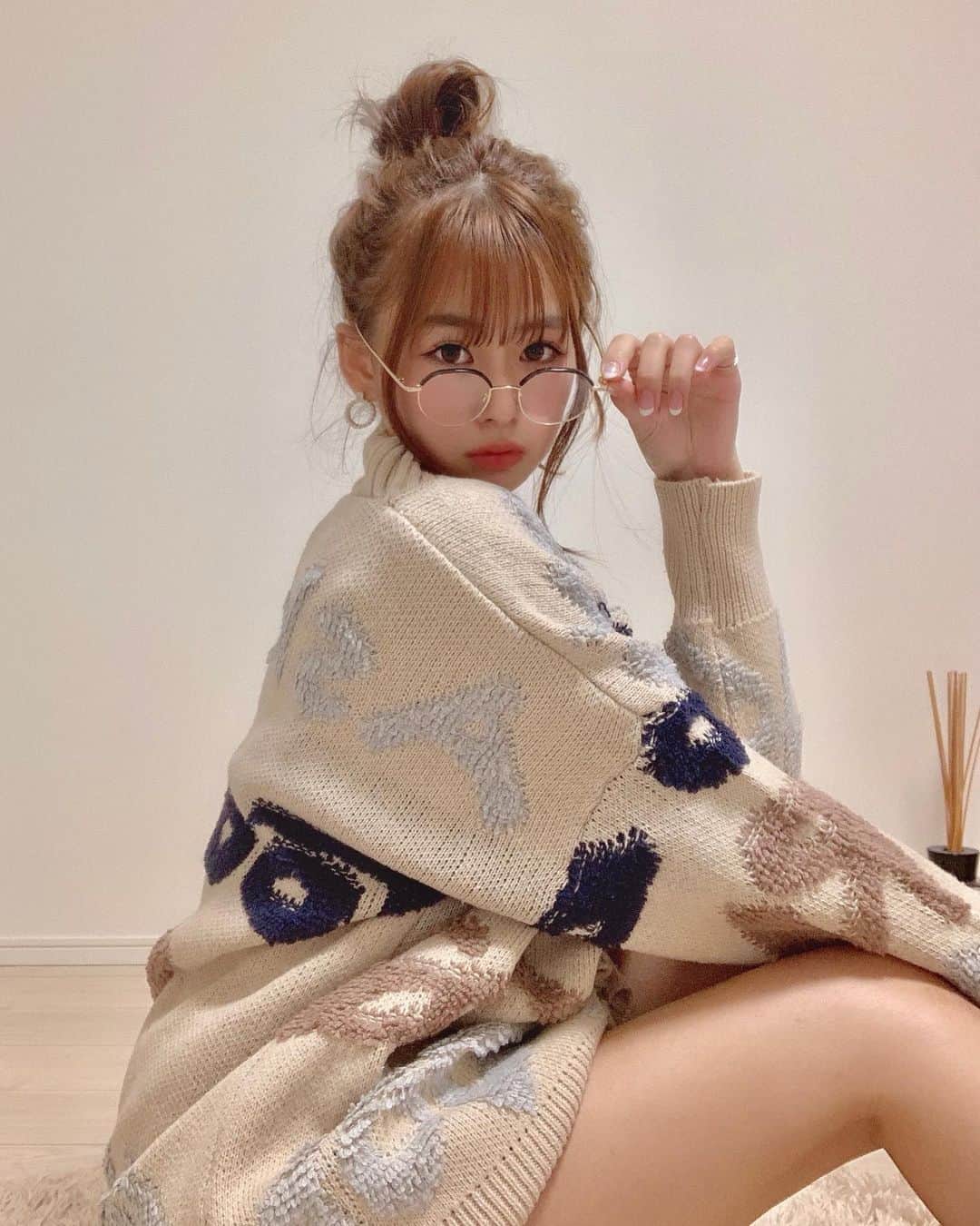 宮本りおさんのインスタグラム写真 - (宮本りおInstagram)「『ちょっと近場で軽く1杯🍻』 1枚でもじゅうぶんあったかい✨✨ @08.official.account  #レースクイーン #アイドル #ファッション #通販 #ネット通販 #洋服 #rq #idol #fashion #netshopping」12月12日 22時56分 - rio_miyamoto83