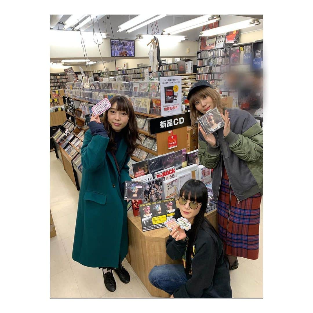 廣瀬茜さんのインスタグラム写真 - (廣瀬茜Instagram)「3rd ALBUM「CONQUEROR」 店舗ご挨拶させていただきました💿✨豪華すぎる大展開ありがとうございます🥰 . サインやコメントを書かせていただいたので、是非見に行ってみてくださいね〜👀★ . 📷1〜2 タワーレコード秋葉原店様 . 📷3〜4 タワーレコード新宿店様 . 📷5〜6 SHIBUYA TSUTAYA店様 . 📷7 HMV BOOKS&SHIBUYA店様 . 📷8 タワーレコード横浜ビブレ店様 . 📷9 ディスクユニオン横浜西口店様 . 「CONQUEROR」よろしくお願いします🌟 . #bandmaid #conqueror」12月12日 22時50分 - akane_bandmaid