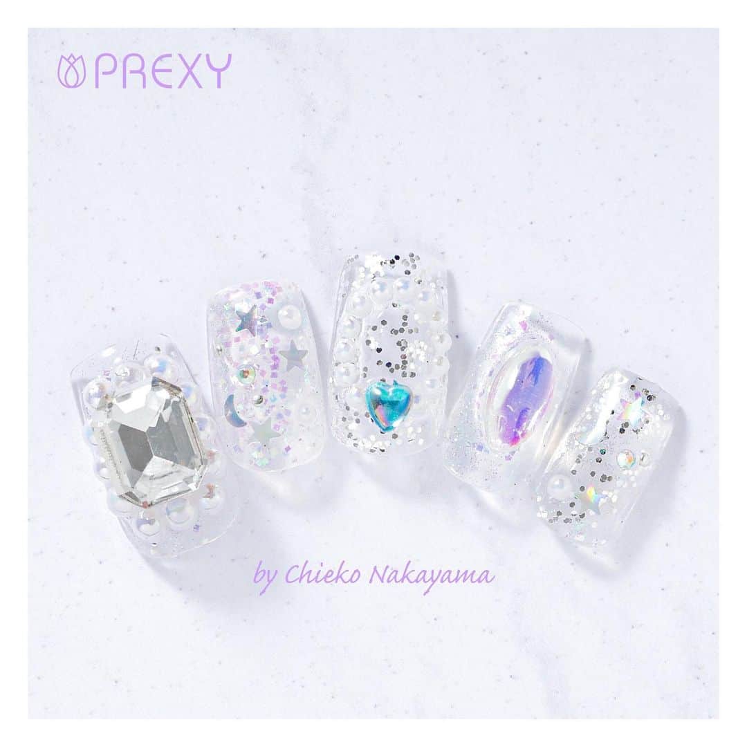 なかやまちえこのインスタグラム：「11/23から発売している、なかやまセレクトのPREXYグリッター✨⠀ こちらのサンプルは『Unicorn Island』のセットで作ってますよ✨✨⠀ ネットだと『プリモール』『joyart』、店舗だと『キャンディポケット』にて販売中です✨✨✨💫 #nail #nails #nailart #ネイル #美甲 #ネイルアート  #clou #nagel #ongle #ongles #unghia #japanesenailart #manucure #네일 #젤네일 #네일아트 #네일리스트  #グリッターネイル #ラメネイル #glitternails」