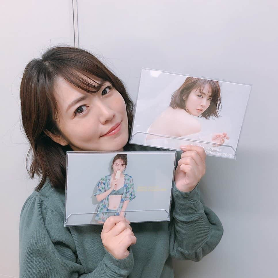 磯山さやかさんのインスタグラム写真 - (磯山さやかInstagram)「ついに！カレンダー発売です♡ 表紙は２パターン。 ホリプロオンラインショップなど、 ネットショップで購入できます！！」12月12日 22時53分 - sayakaisoyama