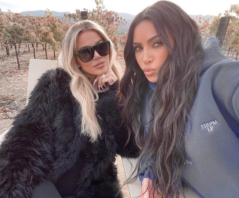 キム・カーダシアンさんのインスタグラム写真 - (キム・カーダシアンInstagram)「4EVA!!!!!」12月12日 22時59分 - kimkardashian