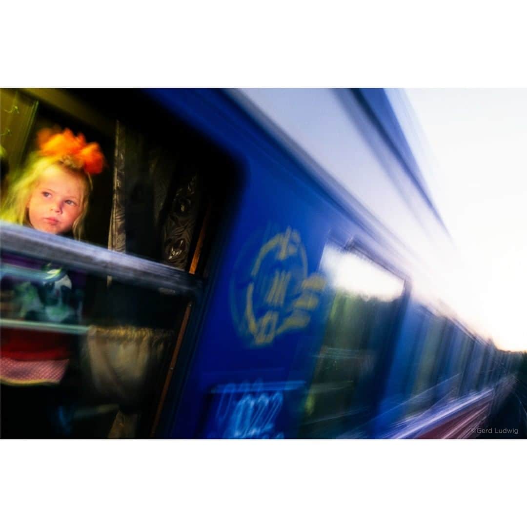Gerd Ludwigさんのインスタグラム写真 - (Gerd LudwigInstagram)「Six-year-old Yulia peeks out of the window of the Trans-Siberian Railroad as it races through the Russian Far East.  The Trans-Siberian Railroad, considered the longest railway line in the world, heads east from Moscow through the Ural Mountains and ends at the Sea of Japan—traversing seven time zones in eight days.  @natgeo @thephotosociety #TransSiberianRailroad #Russia #Siberia #RussiaFarEast」12月12日 23時01分 - gerdludwig