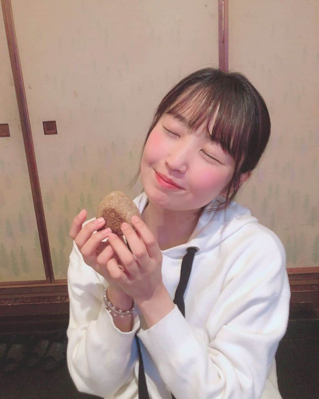 惣田紗莉渚さんのインスタグラム写真 - (惣田紗莉渚Instagram)「焼きおにぎり女」12月12日 23時06分 - sarisari0118