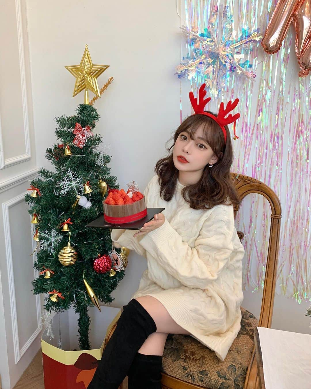 ウィ・ソンヒさんのインスタグラム写真 - (ウィ・ソンヒInstagram)「위돒흐 🎄 #위시연말룩」12月12日 23時10分 - _seong_hee