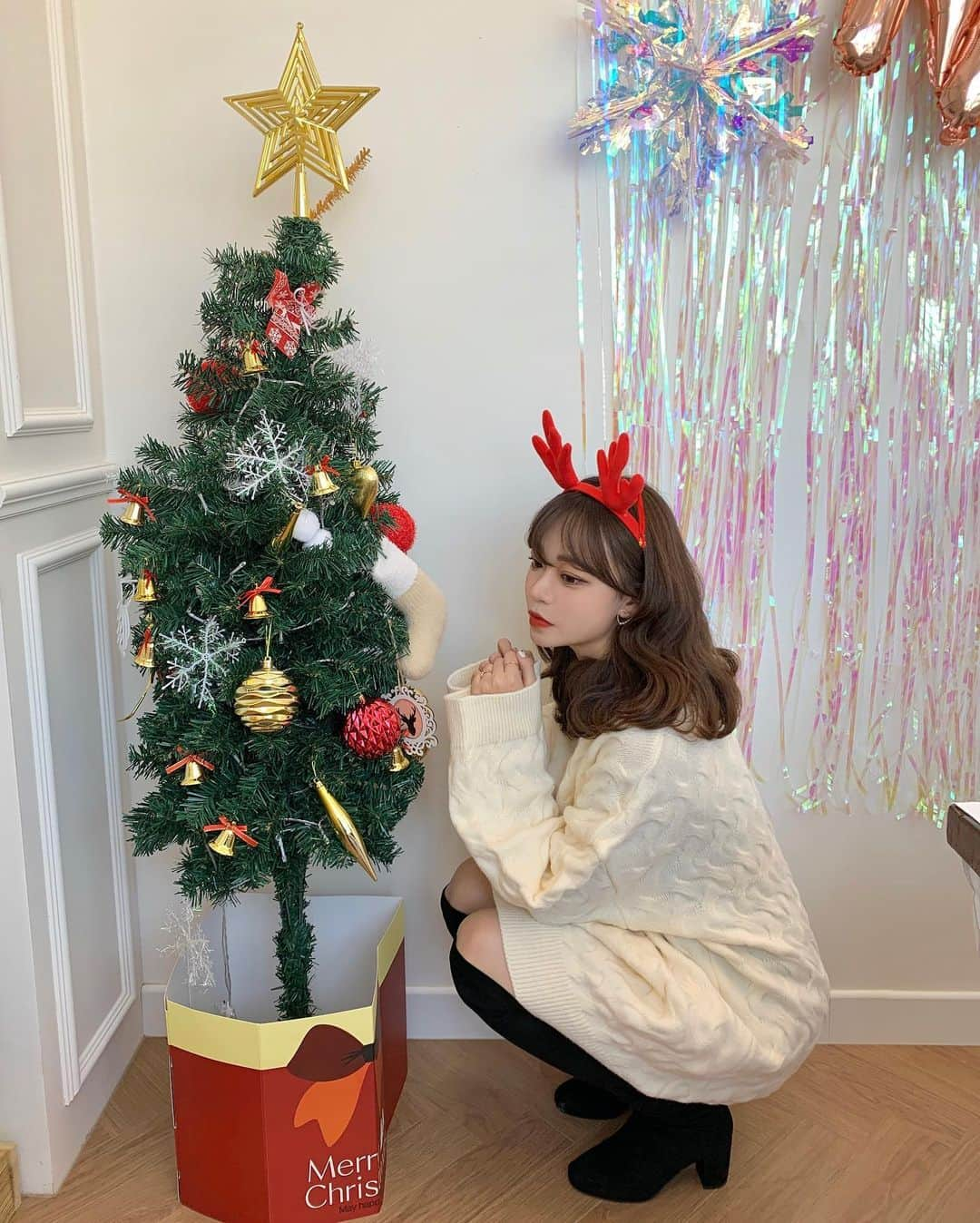 ウィ・ソンヒさんのインスタグラム写真 - (ウィ・ソンヒInstagram)「위돒흐 🎄 #위시연말룩」12月12日 23時10分 - _seong_hee