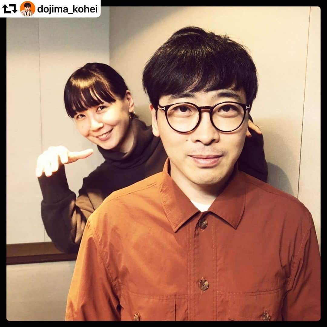 土岐麻子さんのインスタグラム写真 - (土岐麻子Instagram)「ラジオに堂島君がゲストに来てくれます！オンエア日は追ってお知らせします！ニューアルバム『BLUE FANTASIA』かっこいい！  #repost @dojima_kohei ・・・ 土岐麻子さんの番組『TOKI CHIC RADIO』の収録でした。土岐ちゃんとはちょっと久々。いつもの調子で「堂島くん、いい色のシャツだねー、赤だしだね」と褒めてくれました。呼んでくれてありがとう。 #土岐麻子 #亡霊ポーズ」12月12日 23時12分 - tokiasako