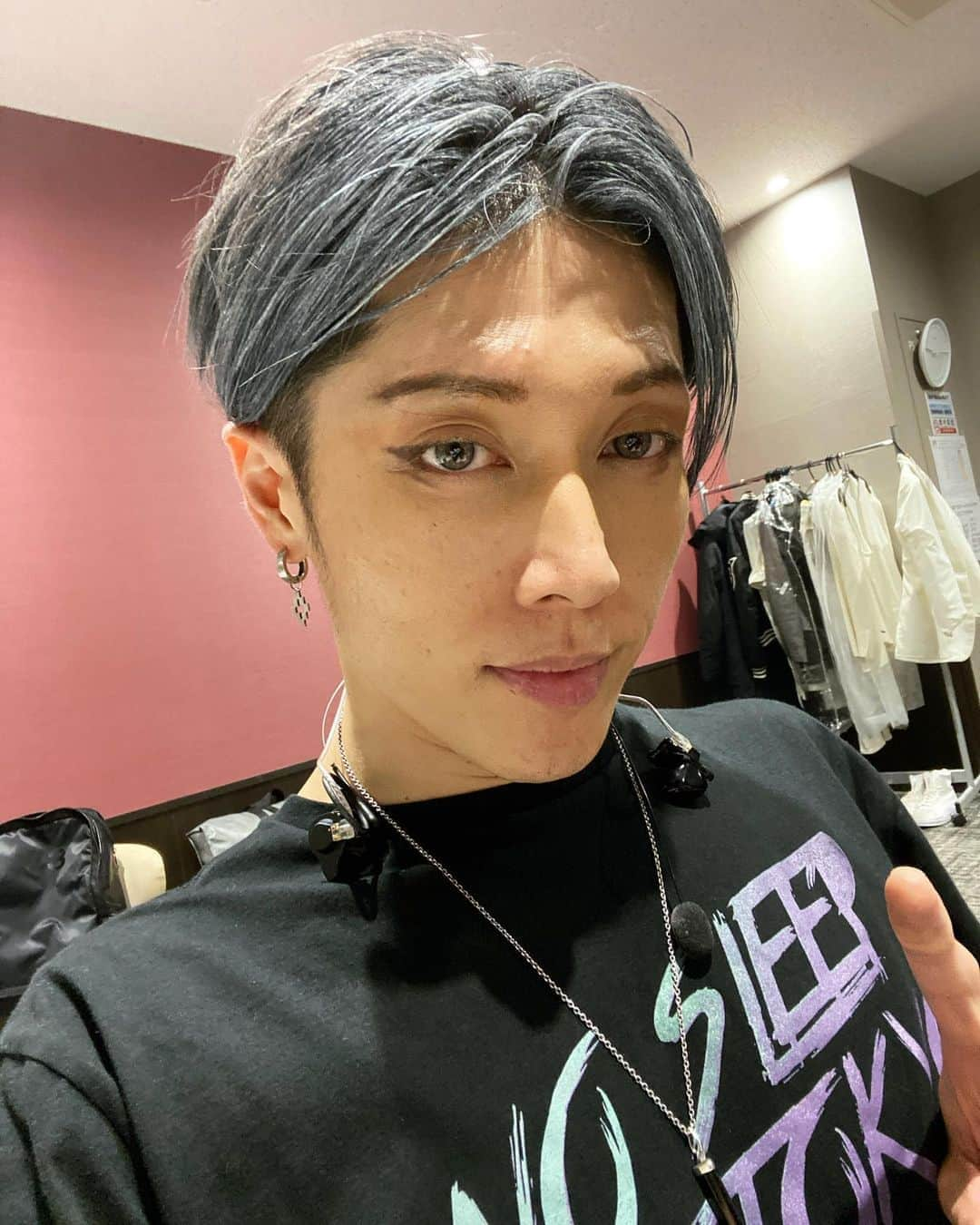 雅-MIYAVI-さんのインスタグラム写真 - (雅-MIYAVI-Instagram)「Done〜。。辛苦了～☝🏻がんばりました〜。。皆からのパワーと声援に助けられました〜。ありがとう〜🙏🏻今日「も」良い子にして寝ます。おやすみっちゃ😴 #NoSleepTillTokyo #GoodSleepInFukuoka」12月12日 23時12分 - miyavi_ishihara