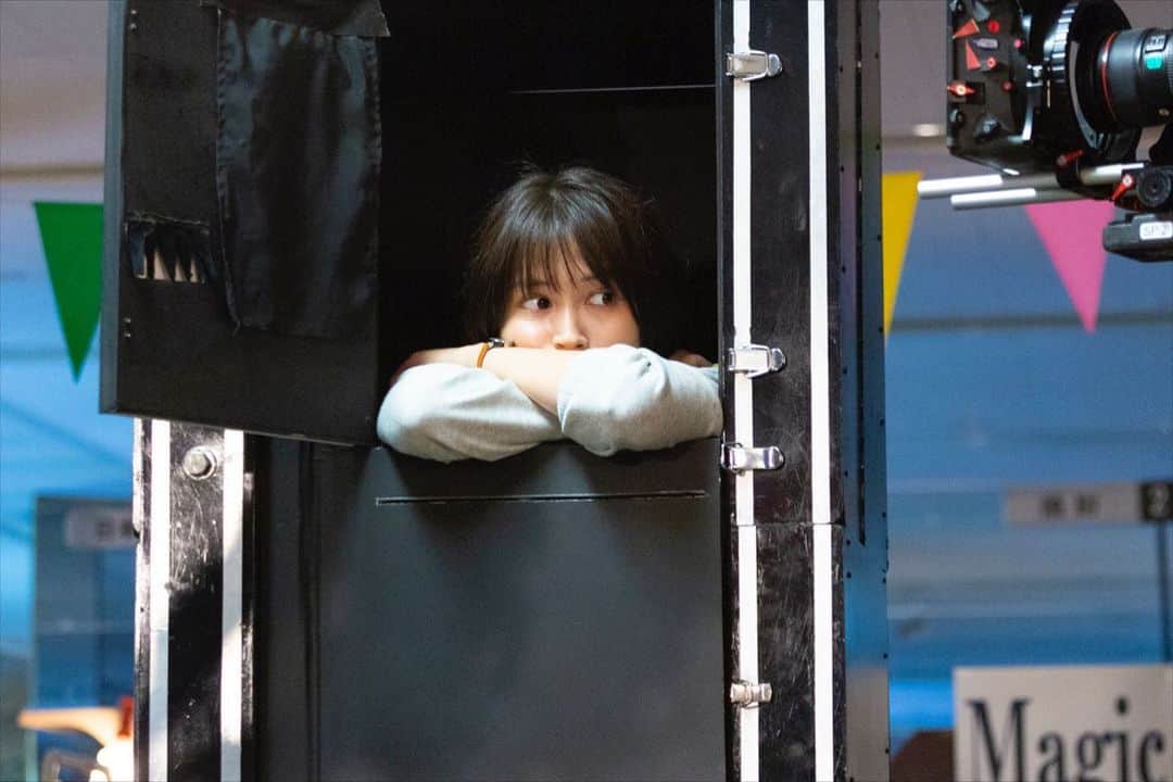 のインスタグラム：「#探偵が早すぎるスペシャル まだかな…？🥺 放送まで、あと１時間です‼️‼️‼️ １人でも多くの方々のもとに届いてほしい、そんなドラマです☺️ あと少しだけ、あと少しだけお待ちください🌟 #滝藤賢一 #広瀬アリス #矢野聖人 #小林涼子 #田辺誠一 #大和田伸也 #水野美紀 #探偵が早すぎる」