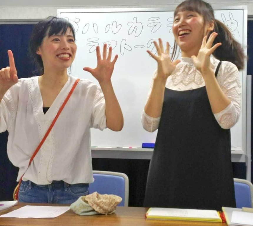 和泉杏さんのインスタグラム写真 - (和泉杏Instagram)「久々に、ハルカラ2人のトークライブやりまーす＼(^▽^)／ . お客様増えるかなー！ . たくさんのご予約コメント、お待ちしております(*^_^*) . ★12/28（土）★ 『ハルカラララ♪ラフトークvol.36』 場所■ハイライフプラザいたばし 時間■開場18:45／開演19:00 料金■1000円 ※写真いつでもOK！動画終始NG！ ※飲食持ち込みOK！飲酒喫煙NG！ . . . #ハルカラ #トークライブ #ラフトーク #ハルカララララフトーク #ハルカララララフトークvol36 #お笑いライブ #ラフなライブ #気軽に遊びに来てね #グッズ販売もしてます」12月12日 23時41分 - izumikyou