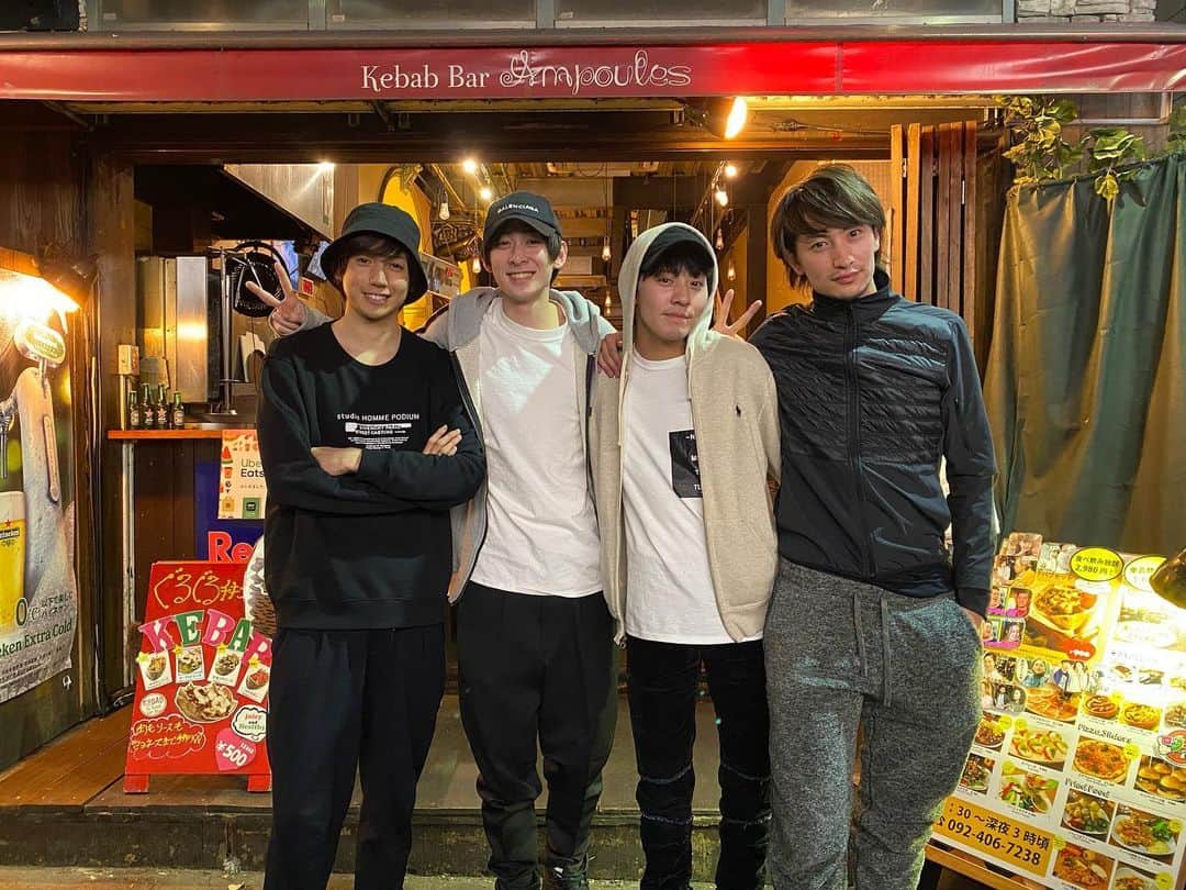 伊万里有さんのインスタグラム写真 - (伊万里有Instagram)「福岡といえばやっぱりここ！  #大名カフェ #天神居酒屋 #大名バー #福岡バー #福岡bar #大名bar #福岡焼鳥 #大名グルメ #大名ランチ #天神bar #福岡インスタ映え #福岡食べログ #食べログ福岡 #福岡二次会 #福岡居酒屋 #大名居酒屋 #大名ご飯 #福岡ご飯 #福岡焼き鳥 #福岡屋台 #大名ディナー #大名焼鳥 #福岡名物 #天神バー」12月13日 0時05分 - imariyu_official