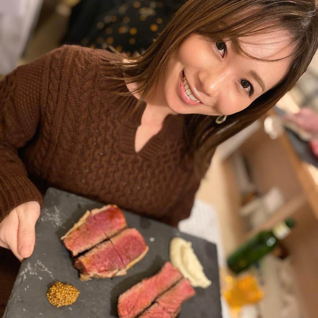山本愛子さんのインスタグラム写真 - (山本愛子Instagram)「今日は#nikujo の会💗 #築山可奈 ちゃんと😊❤︎ 美味しいを何回言ったか…☺️☺️✨ おいしいおいしいお肉たちでした💓  #肉 #sisi煮干啖  #新日本橋 #umajo #nikujo #お肉はレフ板」12月13日 0時14分 - aikoyade1219